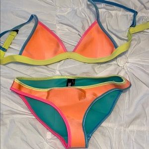 Multicolor triangl bathing suit set